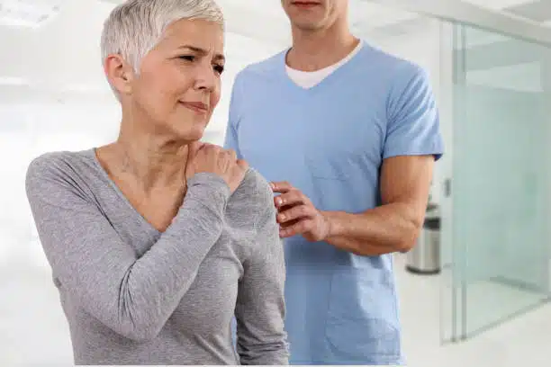 Senior woman having a physical therapy session at the rehabilitation center.