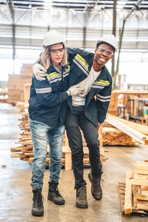 man getting sprain on leg from injury in the workplace