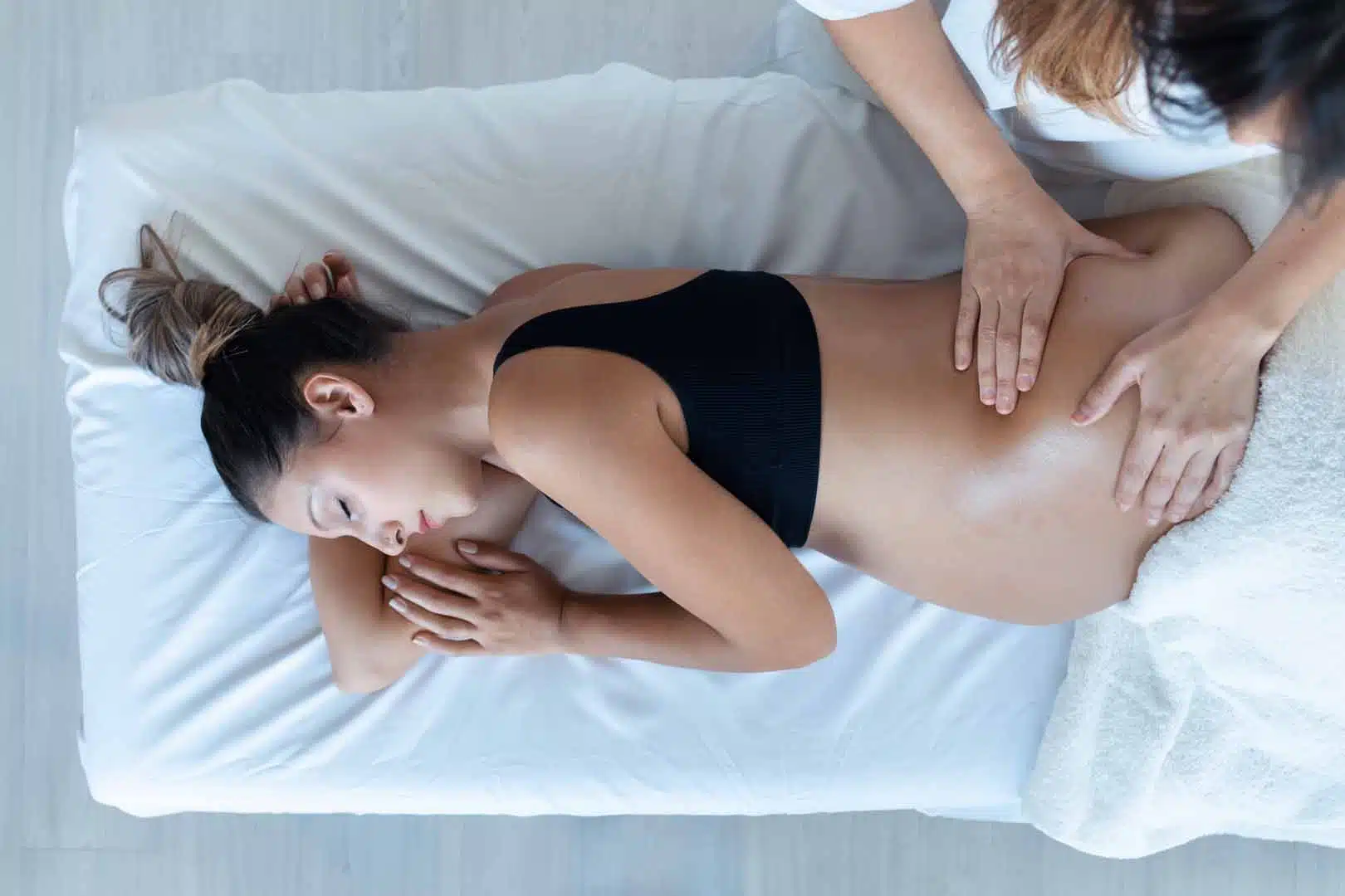 pregnant woman with chiropractor doing prenatal care
